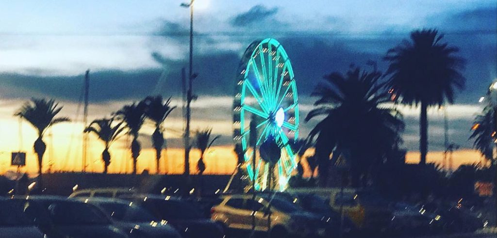 Dieses Bild hat ein leeres Alt-Attribut. Der Dateiname ist Riesenrad-Cagliari-Foto-Fiorella-Sanna-1024x491.jpg