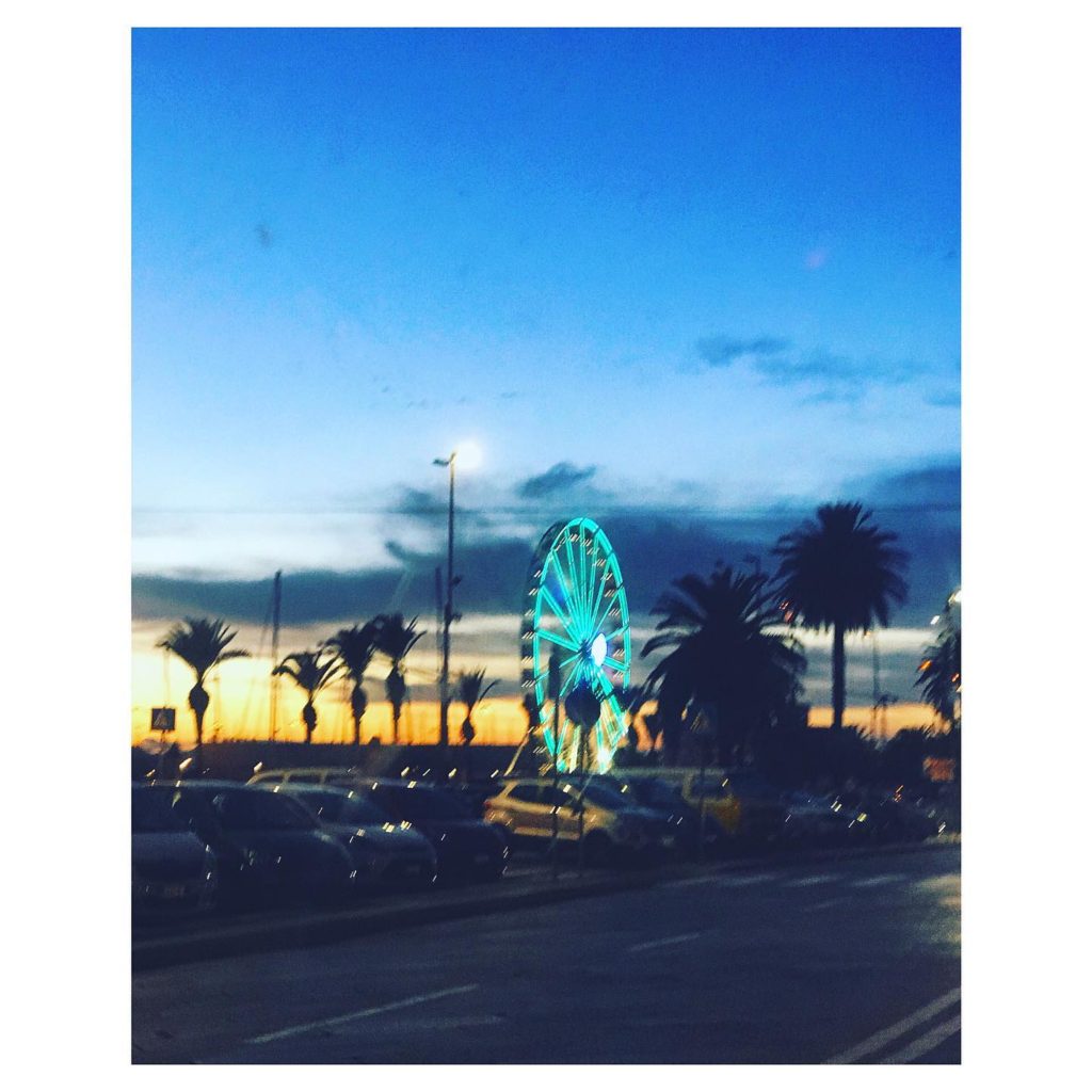 Dieses Bild hat ein leeres Alt-Attribut. Der Dateiname ist Riesenrad-in-Cagliari-Foto-Fiorsa-1024x1024.jpg