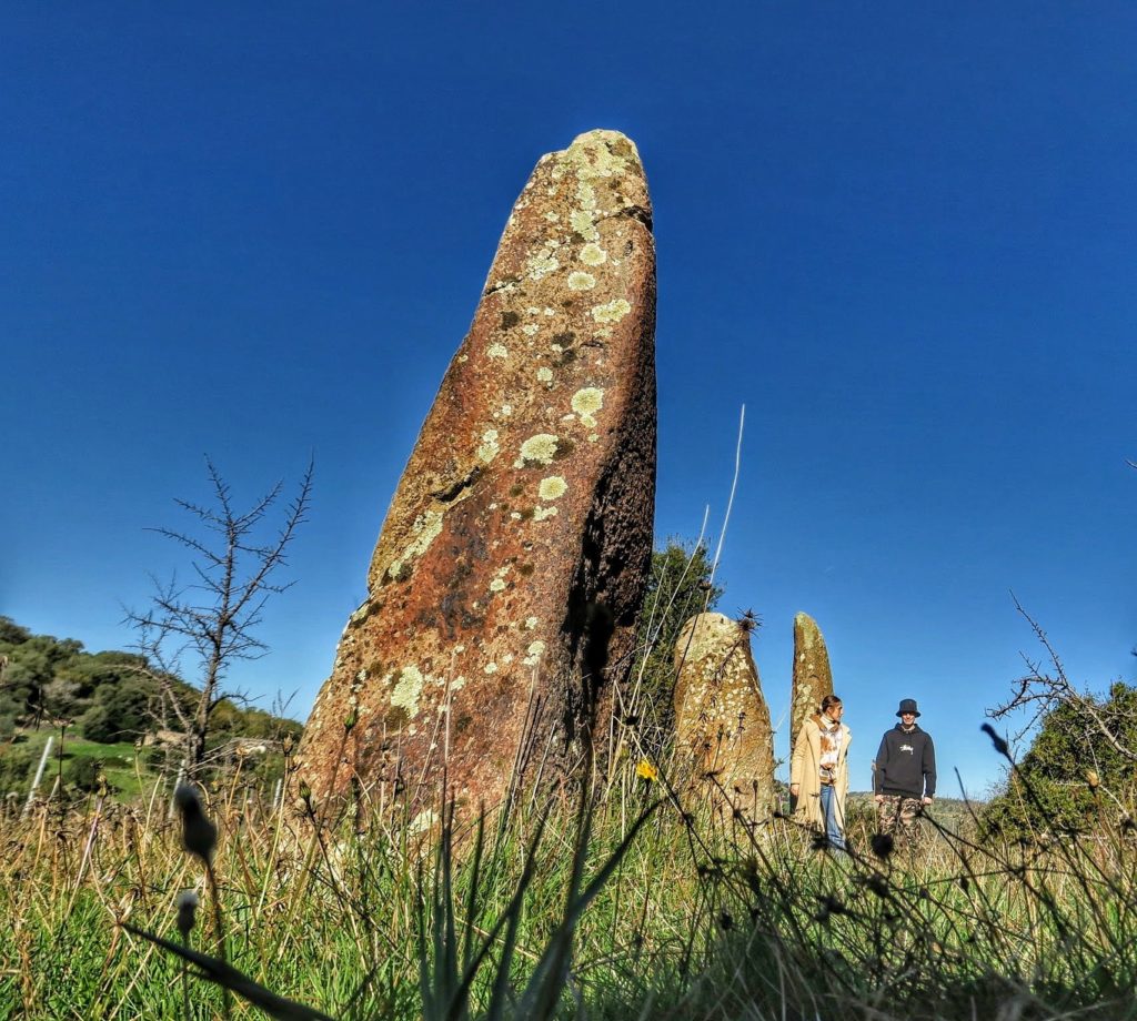 Dieses Bild hat ein leeres Alt-Attribut. Der Dateiname ist Menhir-Vallermosa-1024x920.jpg