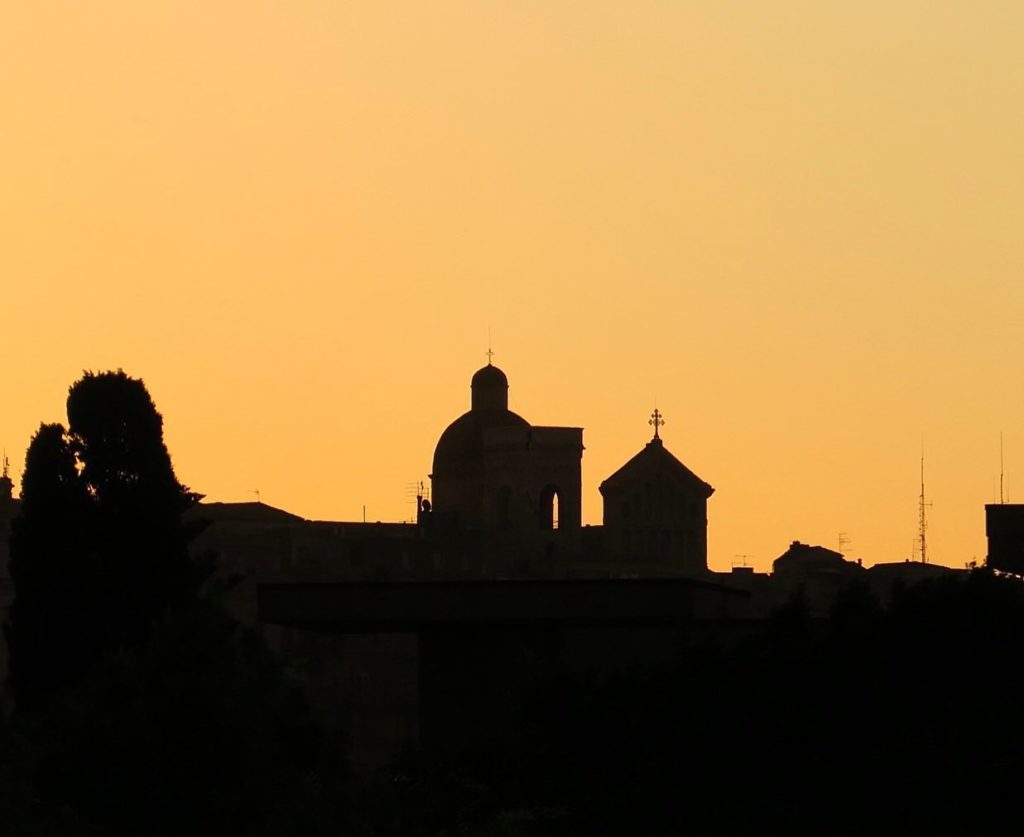 Dieses Bild hat ein leeres Alt-Attribut. Der Dateiname ist Skyline-Cagliari-Foto-Enrico-Napoleone-1024x837.jpg